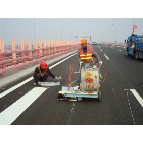 巴音郭楞蒙古自治州道路交通标线工程